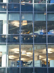 Bürogebäude-Fenster - MINF11263