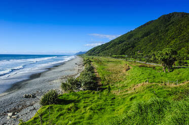 Küstenlinie und felsiger Strand bei Karamea, Südinsel, Neuseeland - RUNF02604