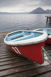 Boats on wooden dock - MINF11703