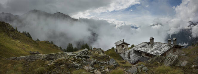 Steinhaus in der Nähe des Mt. Blanc-Pfades, Bertone-Hütte, Italien - MINF11727