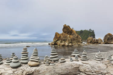 Stacked stones on Ruby beach, Forks, Washington, United States - MINF12056