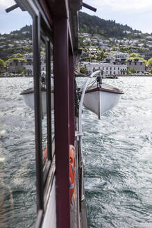 Rettungsboot hängt am Schiff - MINF12094