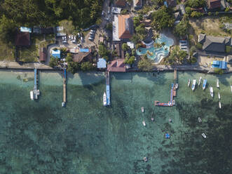 Luftaufnahme der Piers, Insel Nusa Penida, Bali, Indonesien - KNTF02803
