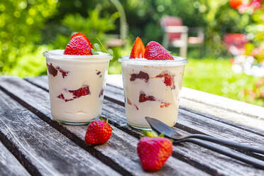 Yogurt with fresh strawberries and mint on wood - SARF04301