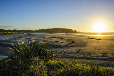 Sunset at Cape Foulwind near Westport, South Island, New Zealand - RUNF02644