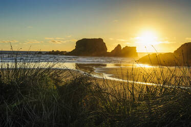 Sonnenuntergang am Cape Foulwind bei Westport, Südinsel, Neuseeland - RUNF02645