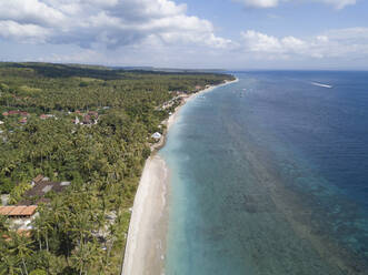 Luftaufnahme von Nusa Penida Strand, Nusa Penida, Bali, Indonesien - KNTF02858