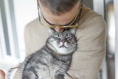 Man with his cat - JPTF00159