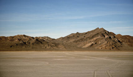 Salt flats and dry mountains, Bonnaville Salt Flats, Utah, United States - MINF12156