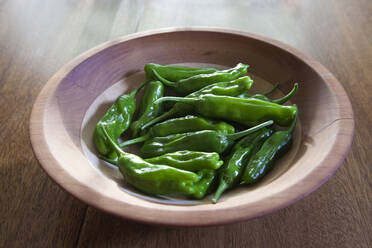 Bowl of green shishito peppers - MINF12172