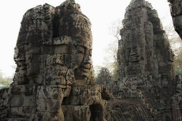 Verschnörkelte Steinmetzarbeiten, Angkor, Kambodscha - MINF12178