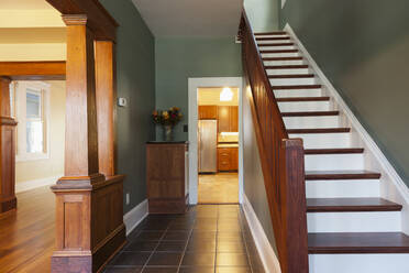 Treppe und Korridor im neuen Haus - MINF12222