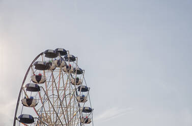 Ferris wheel against blue sky - MINF12293