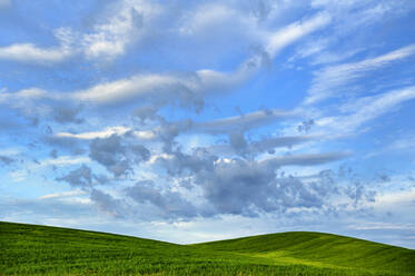 Cloudy sky over rural rolling hills - MINF12378