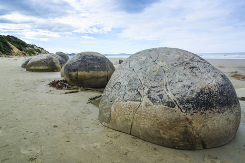 Moeraki Boulders, Koekohe Beach, South Island, New Zealand - RUNF02689