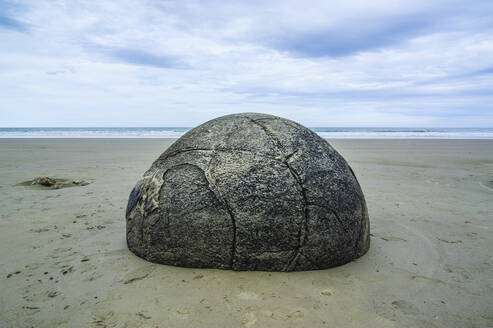 Moeraki Boulders, Koekohe Beach, South Island, New Zealand - RUNF02690