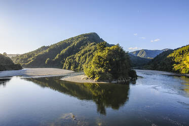 Schöner Buller River in der Bulller Gorge, entlang der Straße von Westport nach Reefton, Südinsel, Neuseeland - RUNF02718