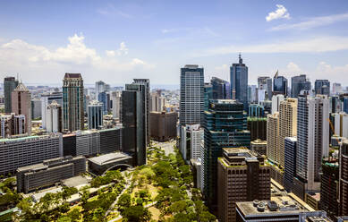 Stadtbild von Manila unter blauem Himmel, Philippinen - MINF12467