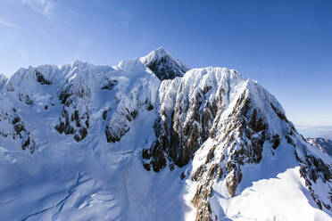 Schnee auf sonnigem Berg - MINF12495