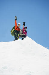 Couple waving on snowy mountain, Everest, Khumbu region, Nepal - MINF12625