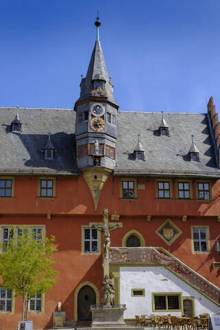 Monduhr am Lanzentürmchen, neues Rathaus, Ochsenfurt, Bayern, Deutschland, lizenzfreies Stockfoto