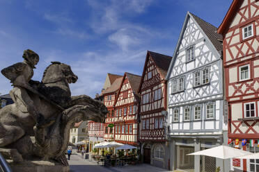 Fachwerkhäuser an der Hauptstraße, Ochsenfurt, Bayern, Deutschland - LBF02589