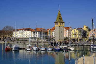 Hafen mit Mangturm, Bodensee, Lindau, Bayern, Deutschland - LBF02595