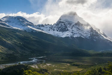 Berg Fitz Roy bei El Chalten, Argentinien, Südamerika - RUNF02744