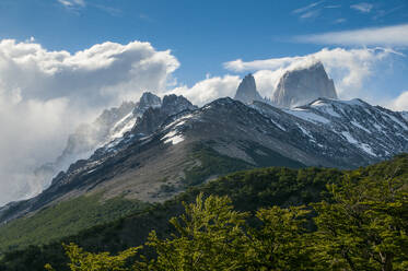 Berg Fitz Roy bei El Chalten, Argentinien, Südamerika - RUNF02746