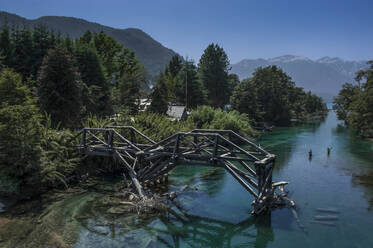 Kaputte Brücke, Straße der sieben Seen, Argentinien, Südamerika - RUNF02757