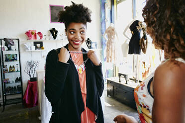 Women shopping together in store - BLEF07328