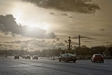 Autos auf der Straße, Paris, Frankreich - BLEF07391