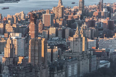 Skyline at sunset with Hudson River, Manhattan, New York City, USA - MMAF01008