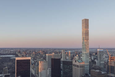 Skyline at sunset with 432 Park Avenue skyscraper, Manhattan, New York City, USA - MMAF01009