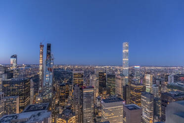 Skyline at blue hour with 432 Park Avenue skyscraper, Manhattan, New York City, USA - MMAF01028