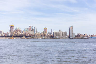 Skyline am Wasser von der Upper New York Bay aus gesehen, Manhattan, New York City, USA - MMAF01054