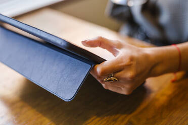 Young businesswoman using tablet in a bar - LJF00148