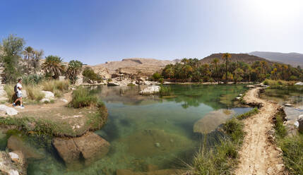 Tourist im Wadi Bani Khalid, Oman - WWF05120