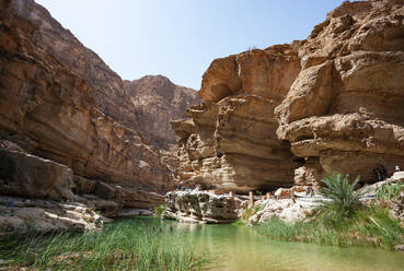 Menschen beim Schwimmen im Wadi Shab, Oman - WWF05129