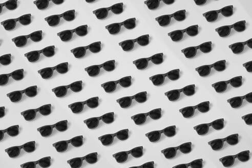 Seamless sunglasses, black and white - MOMF00711