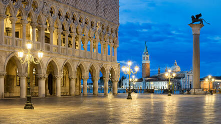 St Marks Square with Doges Palace and San Giorgio Maggiore in background, Venice, Italy - HNF00806