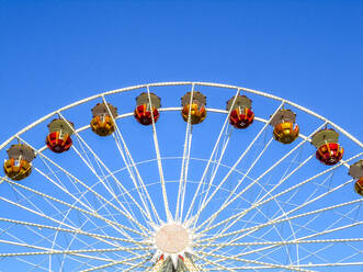 Ferris wheel under blue sky - PUF01650