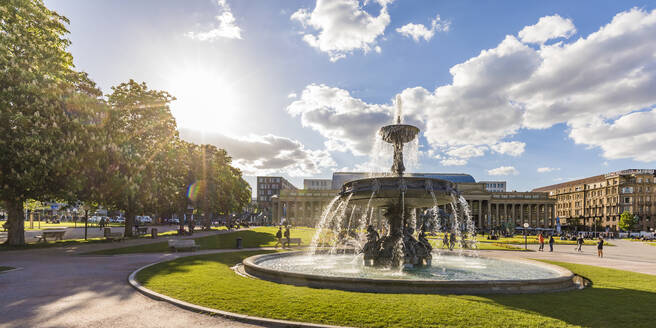 Schlossplatz mit Springbrunnen vor dem Königsbau, Stuttgart, Deutschland - WDF05271