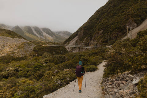 Wanderer beim Erkunden des Weges, Wanaka, Taranaki, Neuseeland, lizenzfreies Stockfoto