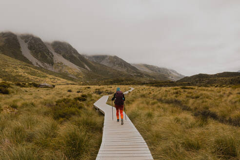 Wanderer auf Wanderweg, Wanaka, Taranaki, Neuseeland - ISF21872