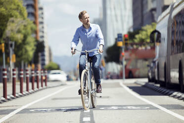 Man with bike on bicycle lane - JSRF00350