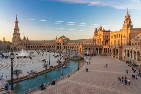 Langzeitbelichtung der Plaza de Espana, Sevilla, Spanien, lizenzfreies Stockfoto
