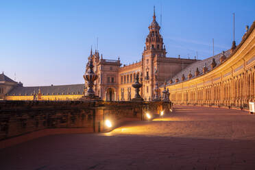 Die Plaza de Espana bei Sonnenuntergang, Sevilla, Spanien - TAMF01581