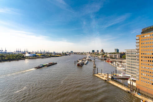 Hafen und Anlegestellen von oben, Hamburg, Deutschland - TAMF01592