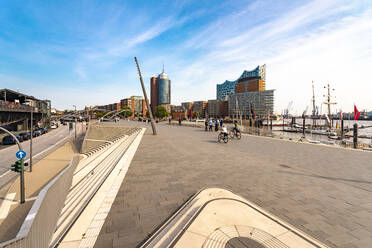 Landungsbrücken und Elbphilharmonie, Hamburg, Deutschland - TAMF01604